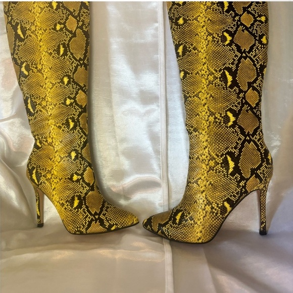 Catherine Malandrino Shoes - Snake Print Women's Boots size 8 Catherine Malabdrino NWOT